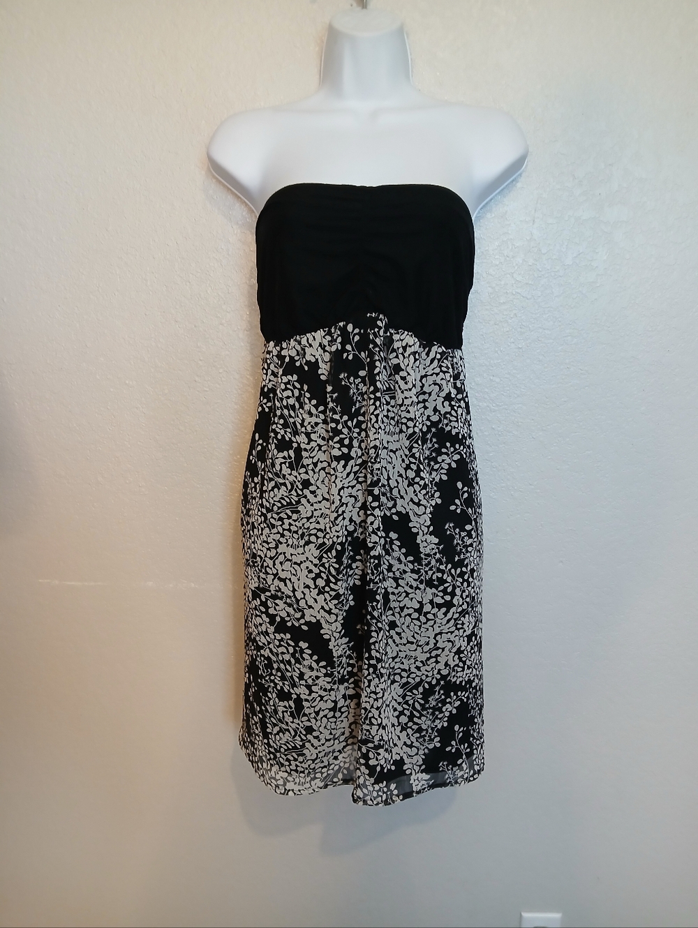EXPRESS Black & White Strapless Floral Baby Doll Sundress Mini Dress Size Medium